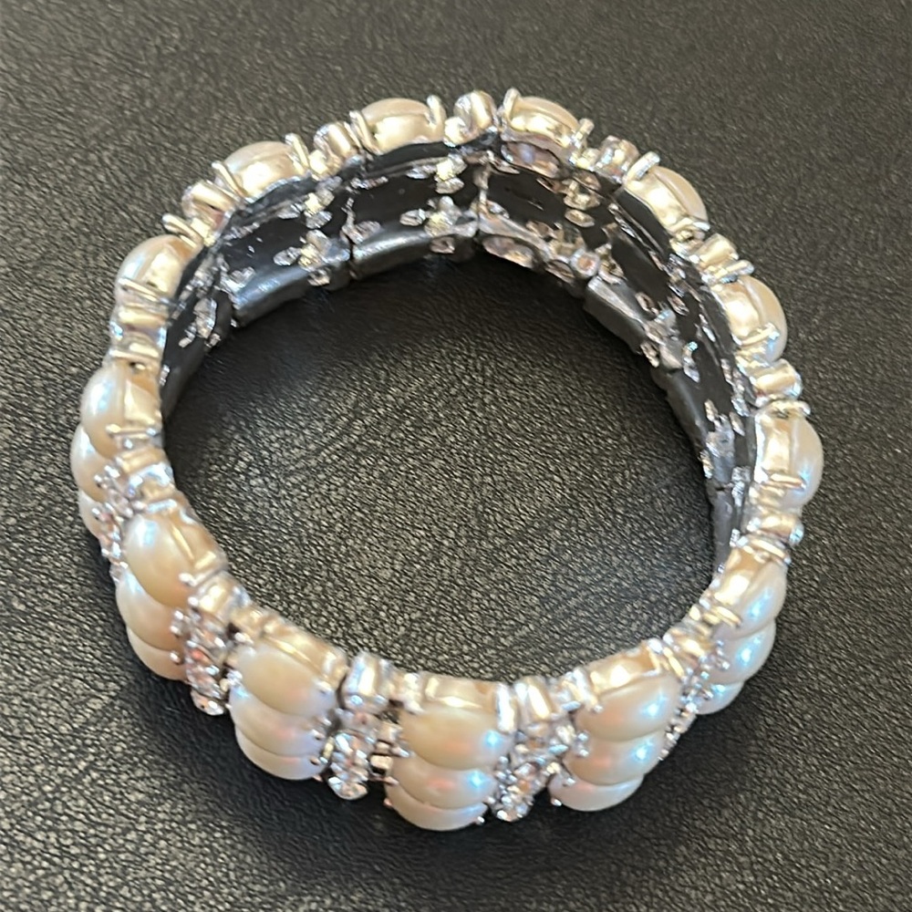 Monet Faux Pearl & Rhinestone Stretch Vintage Bracelet - Picture 16 of 16